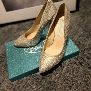 Blue by Betsy Johnson Champagne heels